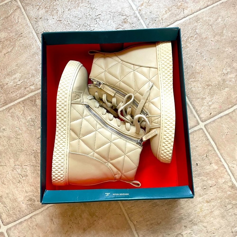 AEROSOLES Quilted High-Top Sneakers in Cream